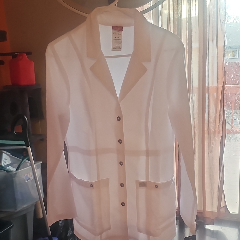 Chic White Women's Blazer